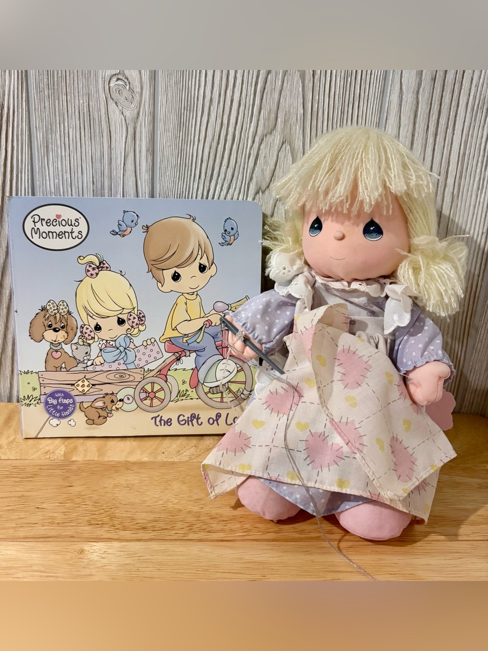 Vintage 1989 Precious Moments Applause Doll 16622 Quilt Sewing+Gift of Love Book